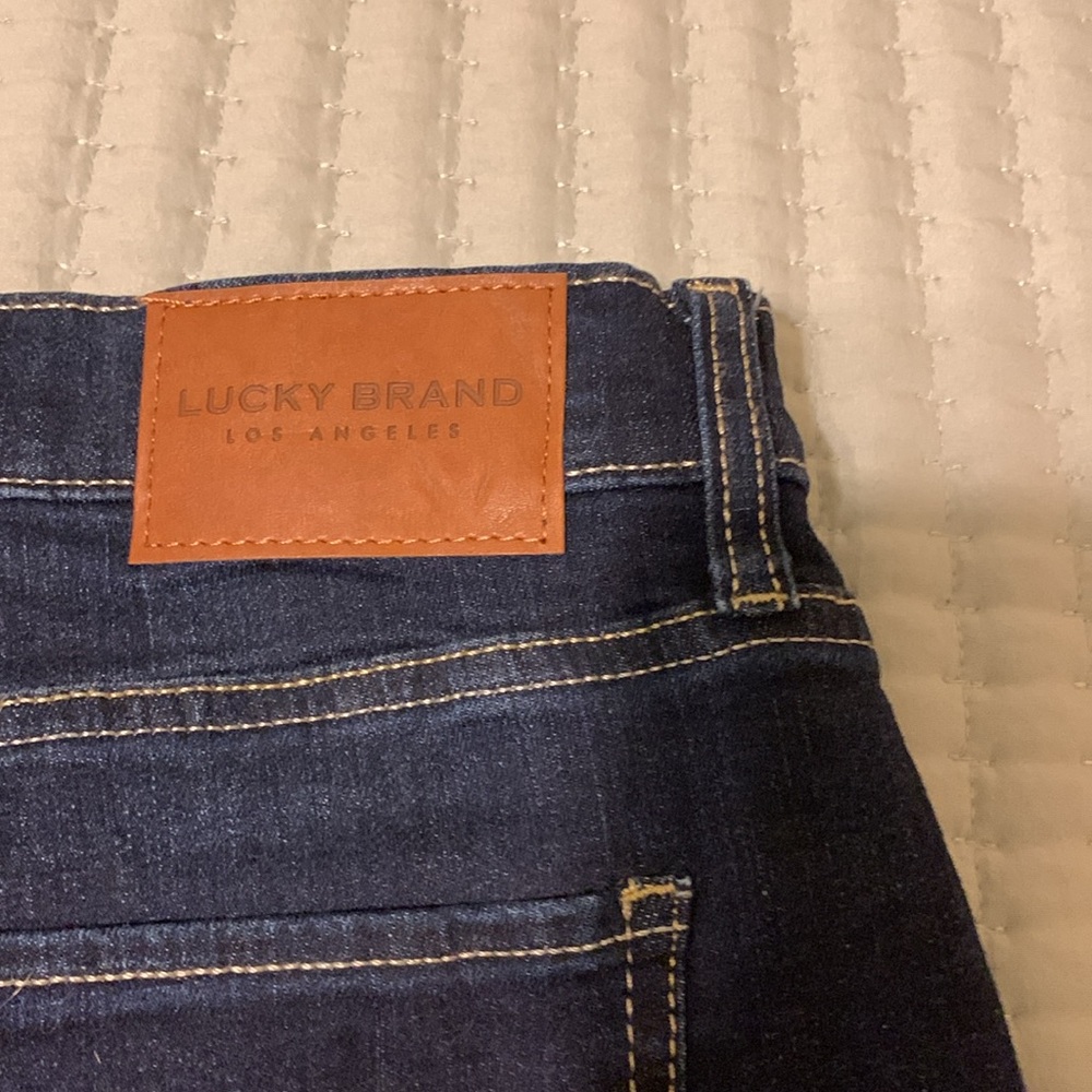 Lucky Brand Women's 5-Pocket Jeans Size 14/32 NWOT flared Bottoms Super cute - Picture 7 of 9